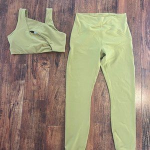 Lululemon Sports Bra + Leggins